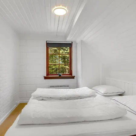 3 Bedroom Beautiful In Casa de Férias