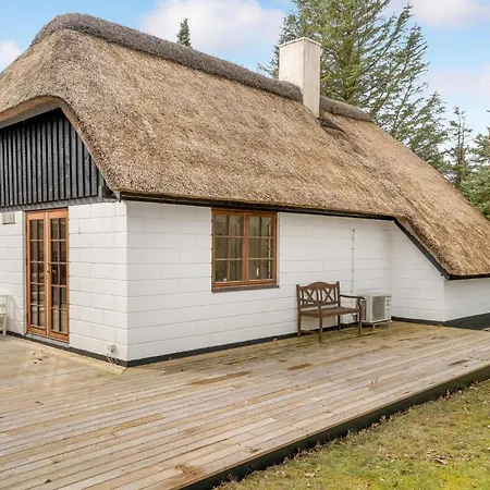 3 Bedroom Beautiful In Casa de Férias Ringkøbing